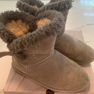Bearpaw Betsy boots in gray, size 2 Youth